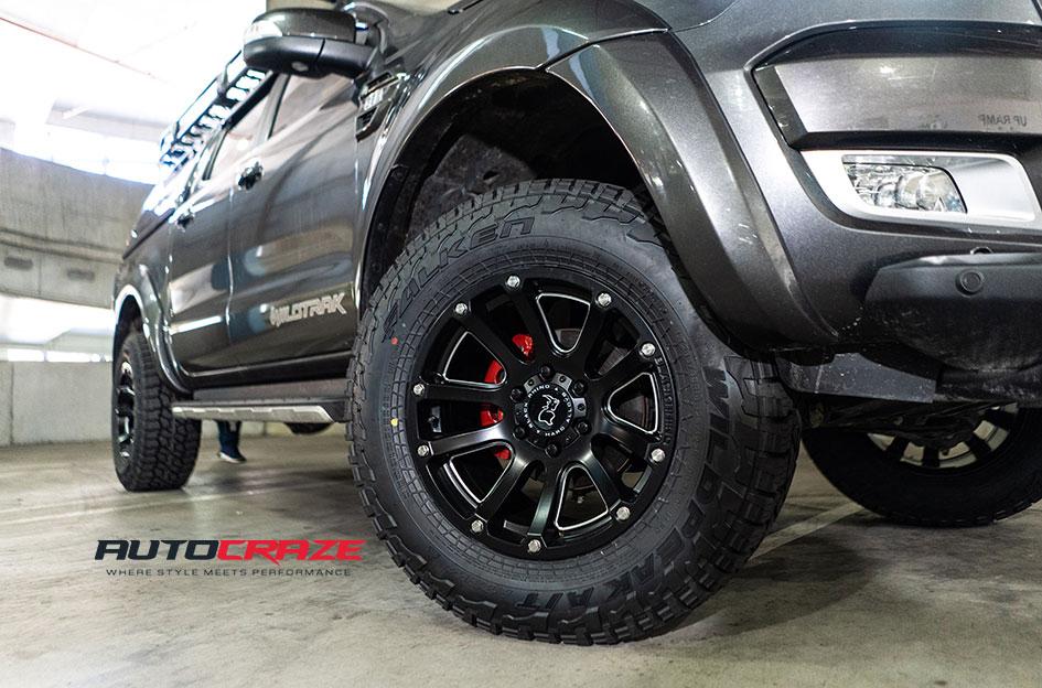 FORD RANGER HIGHLAND MATTE BLACK WITH MILLED SPOKES